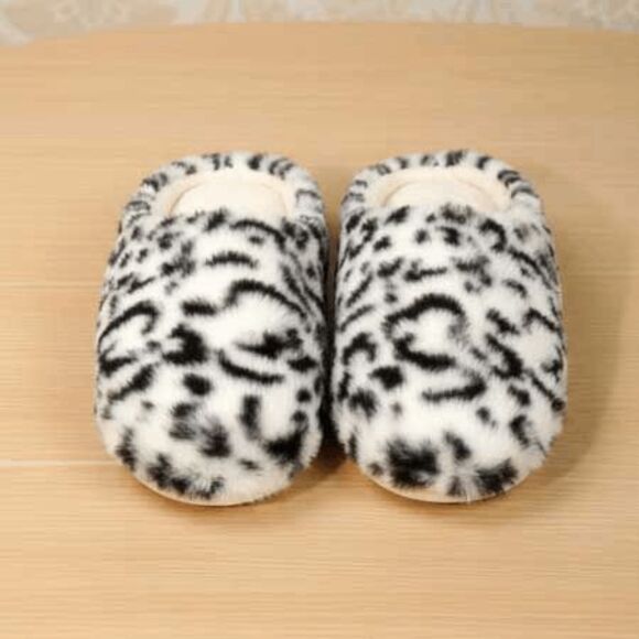 Ladies Leopard Slippers - Picture 3 of 4